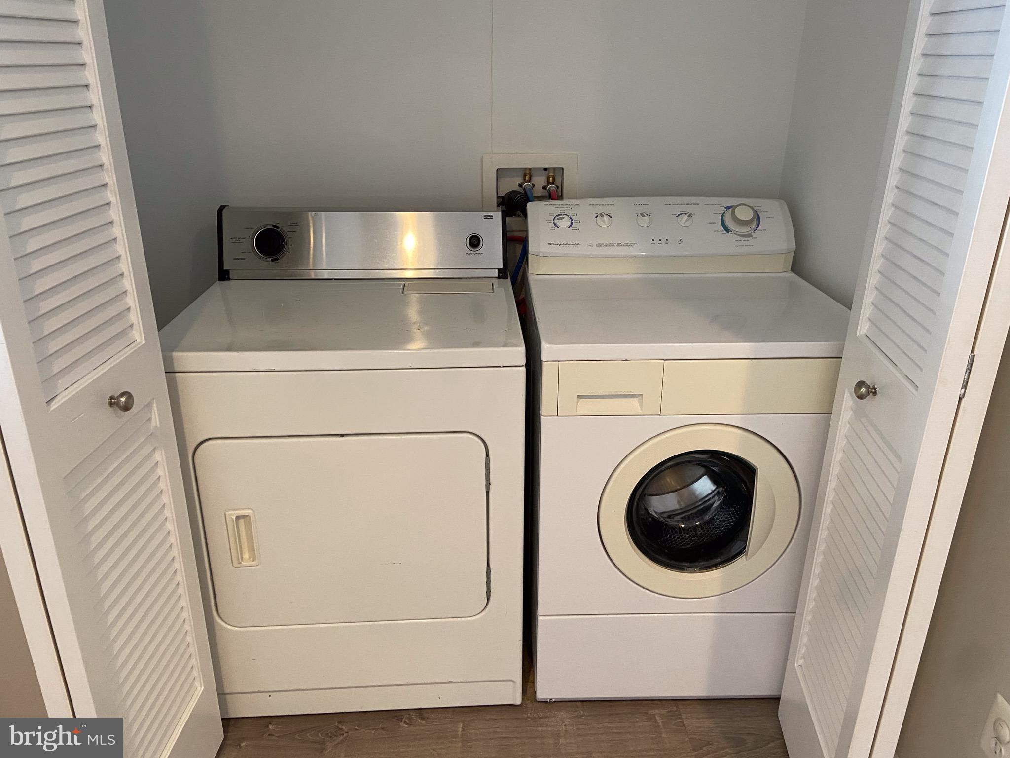 LAKELAND PLACE - Residential Lease