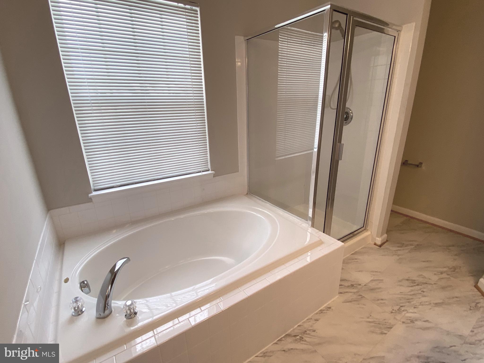 LAKELAND PLACE - Residential Lease