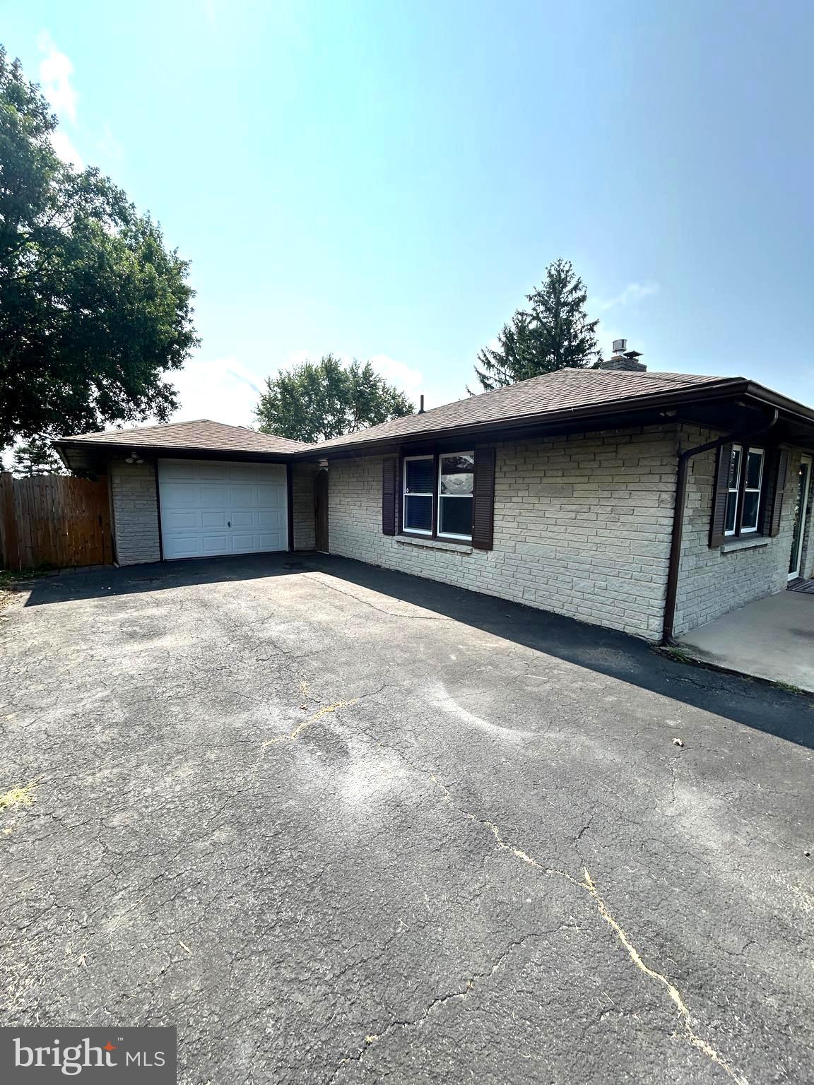 ORCHARD HILLS - Residential Lease