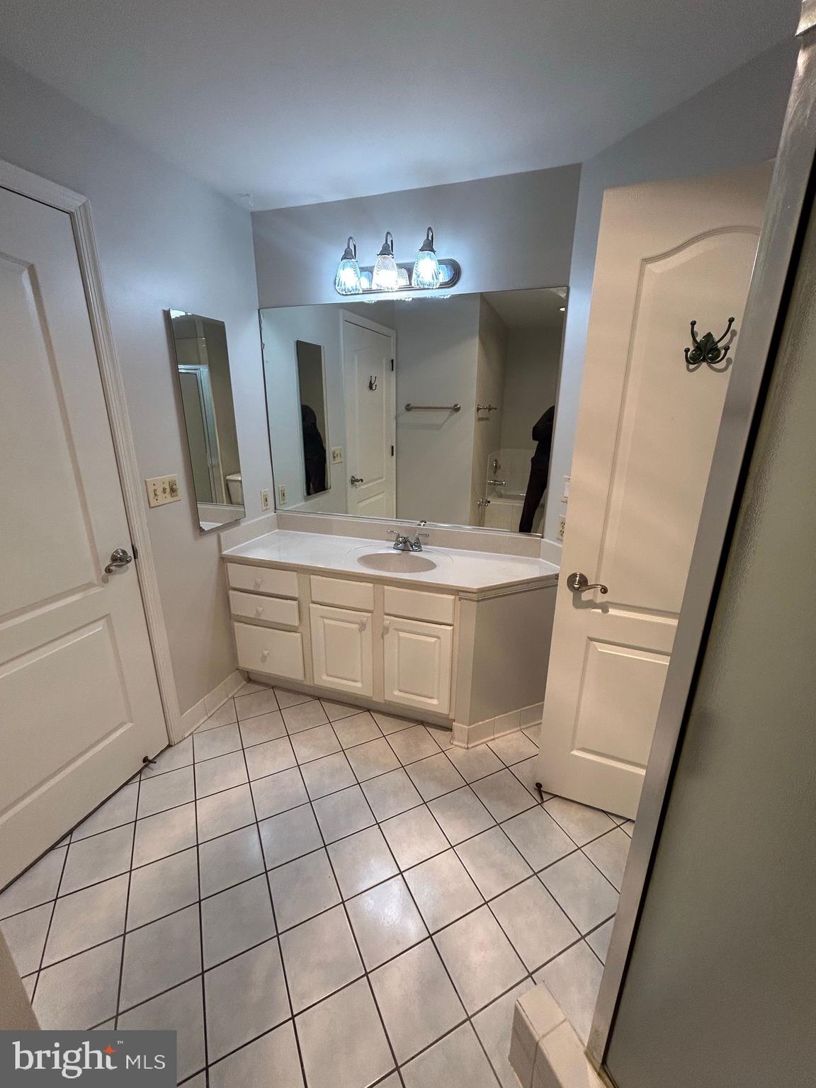 FALLS STATION - Residential Lease