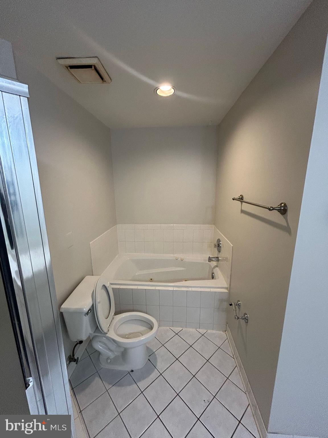 FALLS STATION - Residential Lease