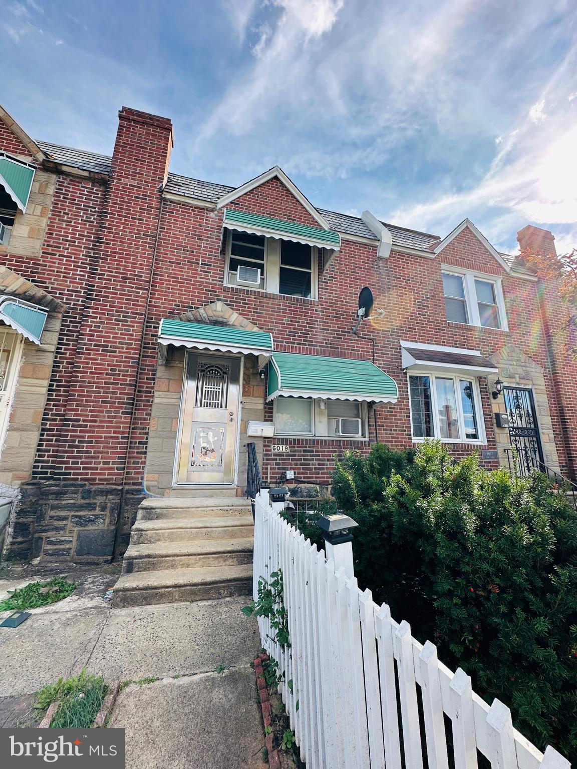 OXFORD CIRCLE - Residential