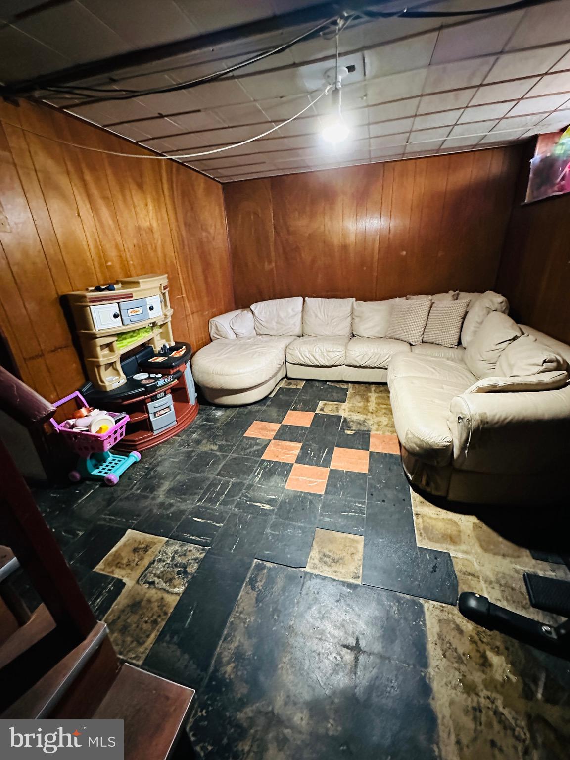 OXFORD CIRCLE - Residential