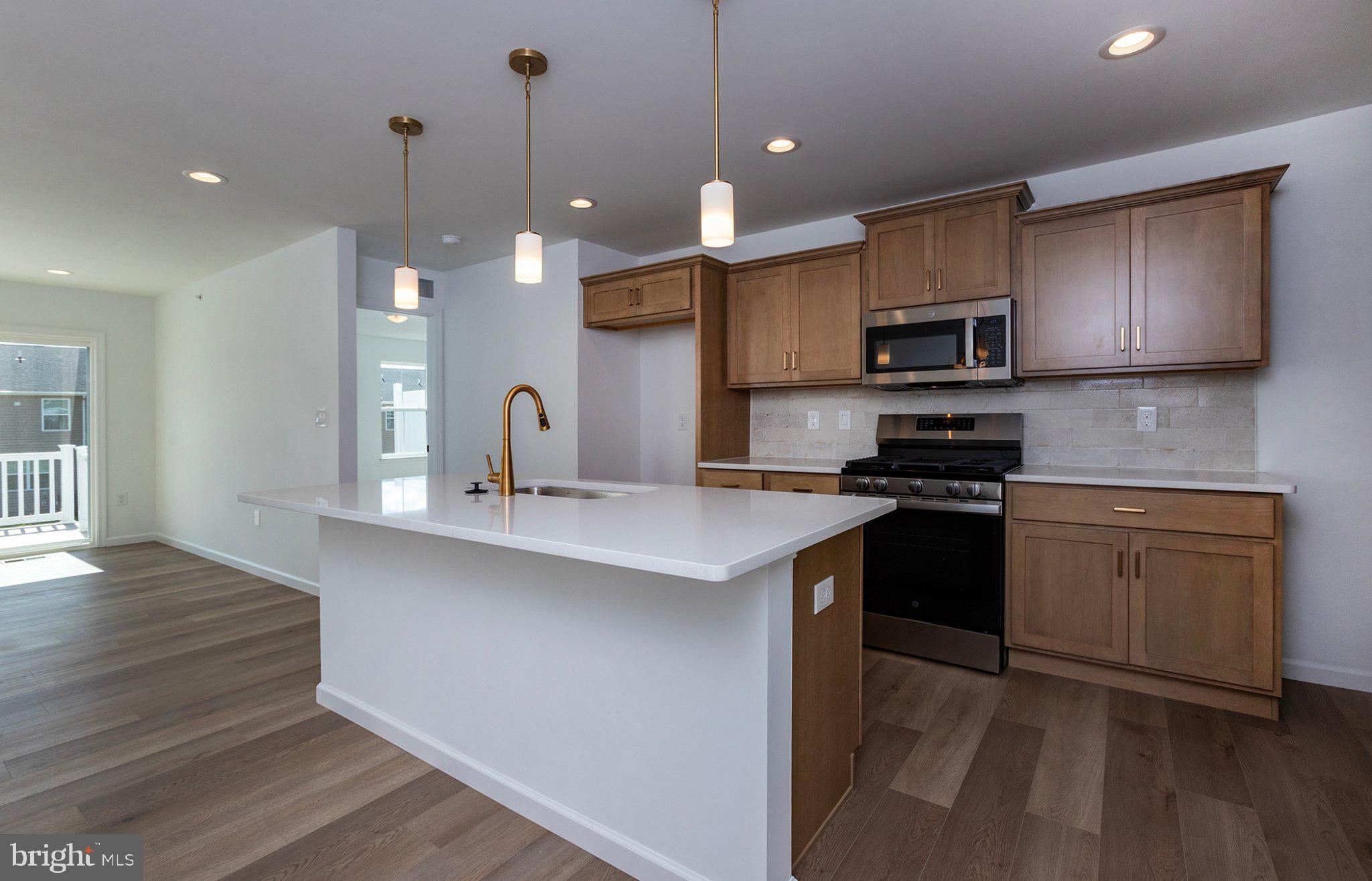 1048 ADDIE LANE