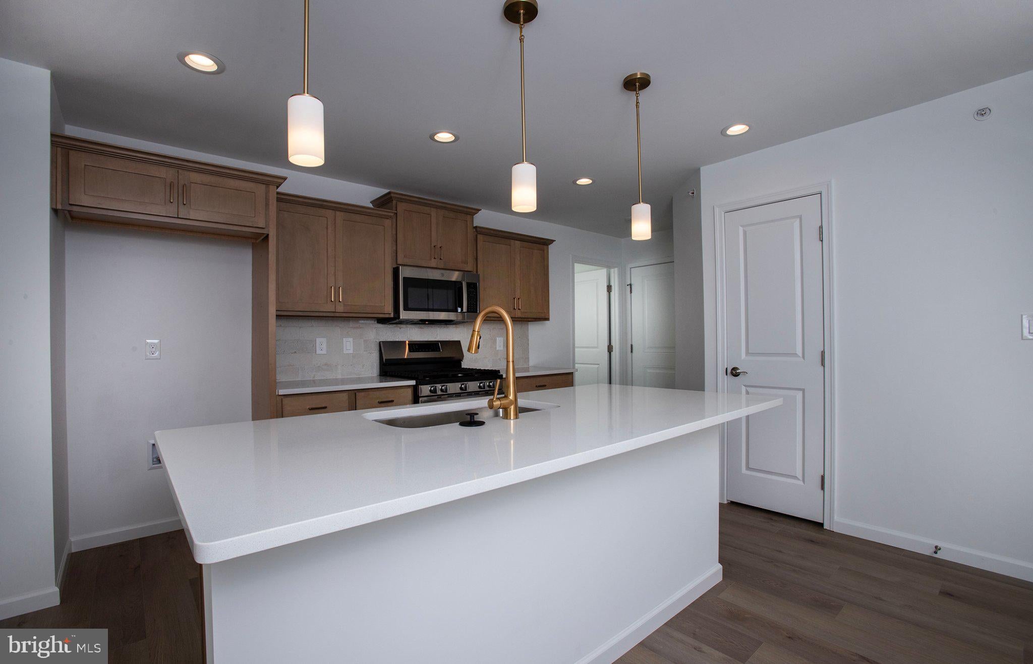 1048 ADDIE LANE