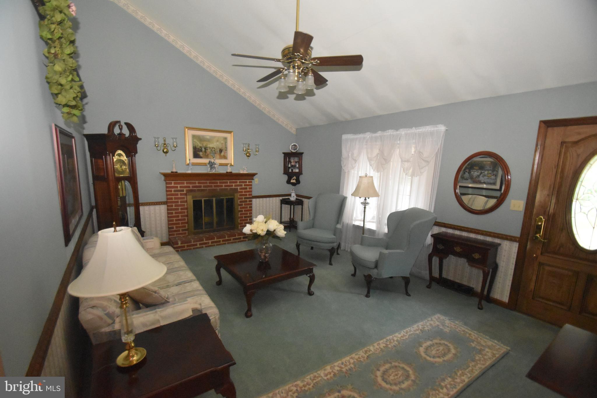 27 WOODSIDE LANE