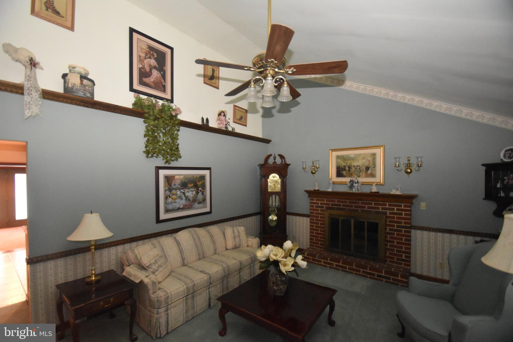 27 WOODSIDE LANE
