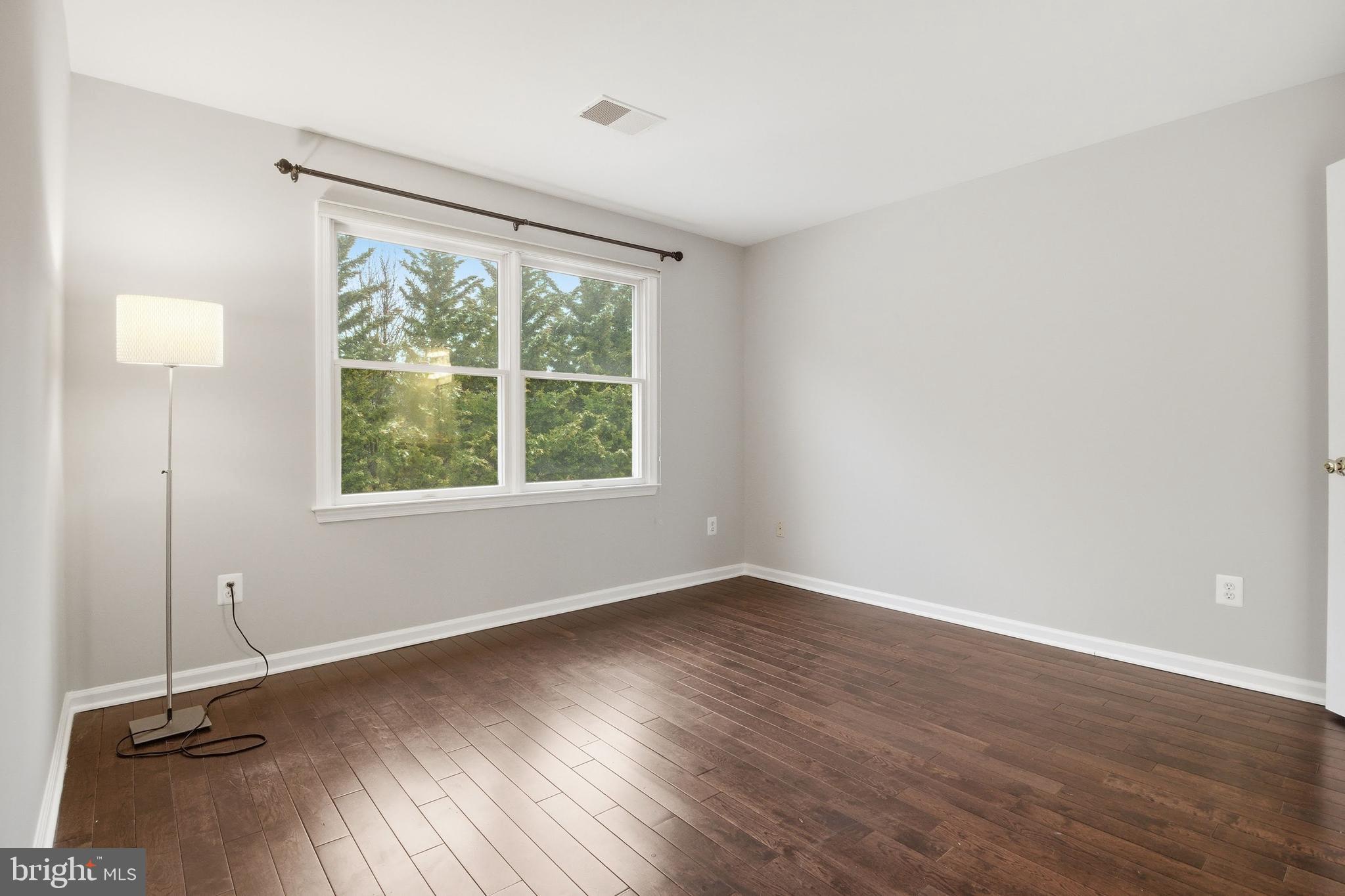 OAKTON RIDGE - Residential