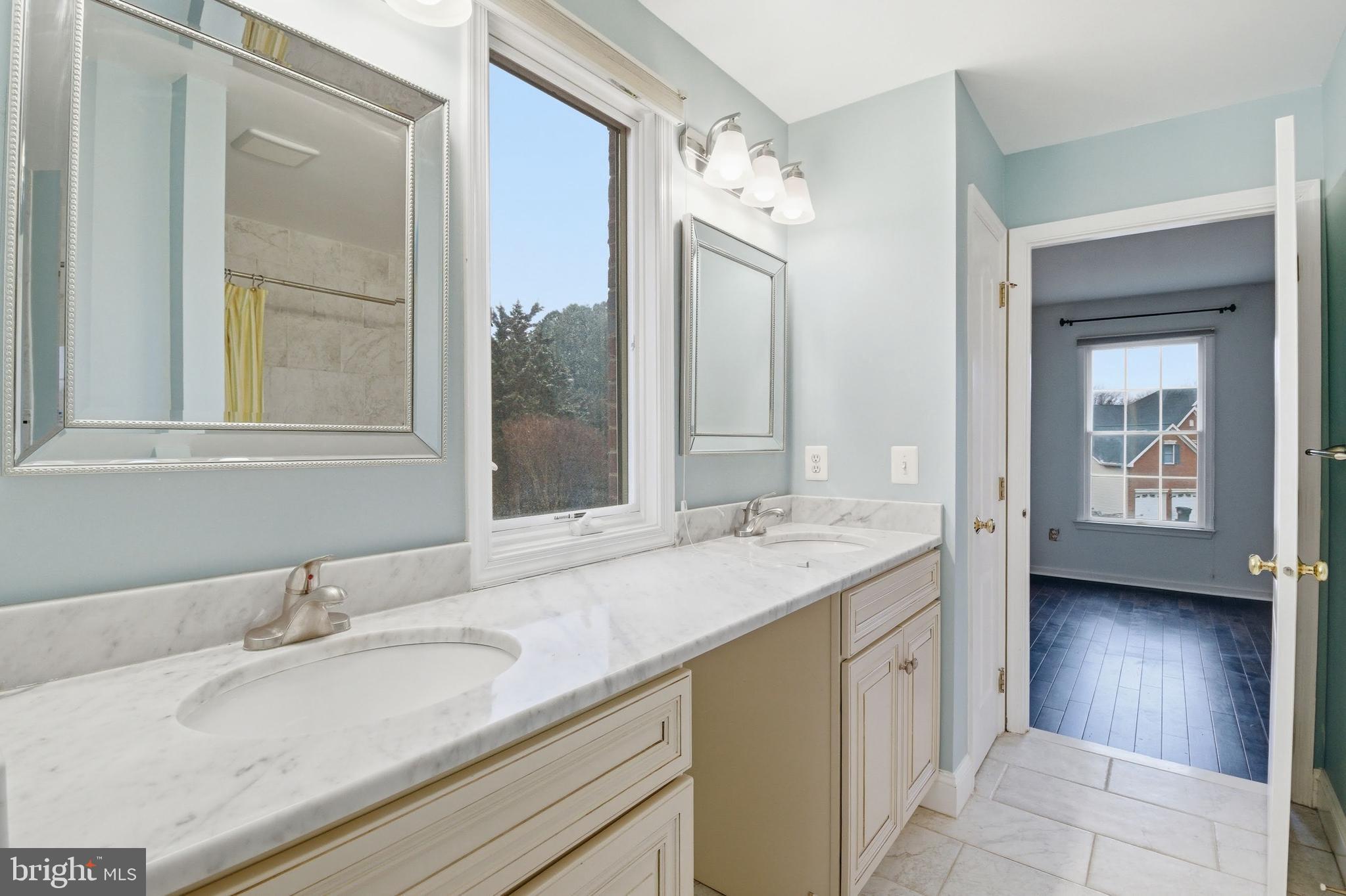 OAKTON RIDGE - Residential