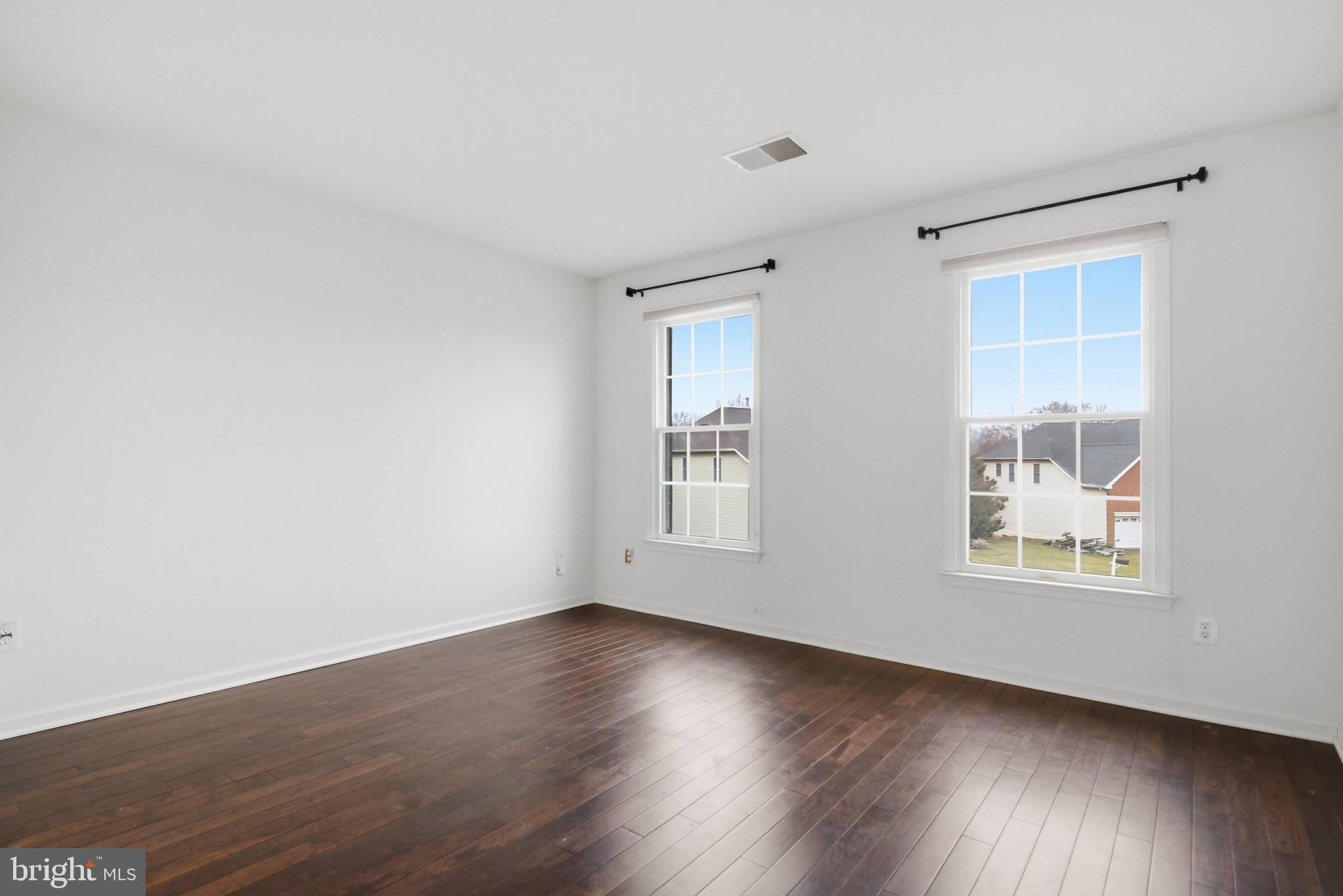 OAKTON RIDGE - Residential