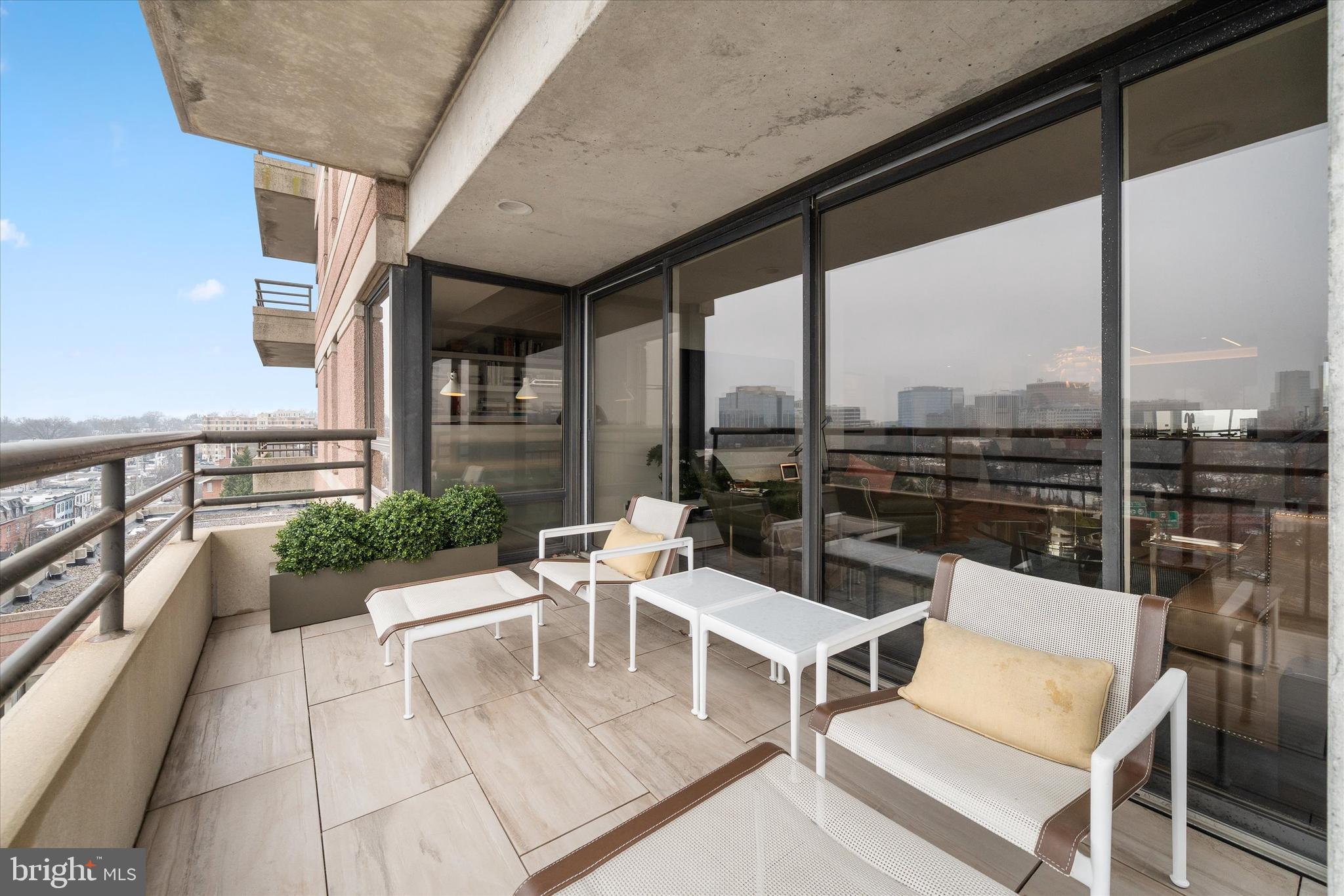 PARK PLAZA - Residential