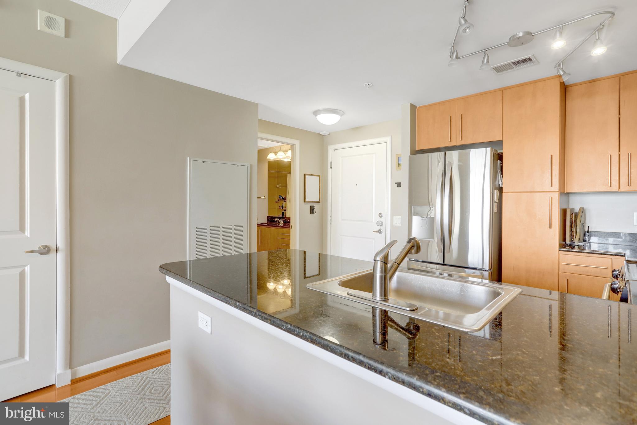 1021 N GARFIELD STREET 914