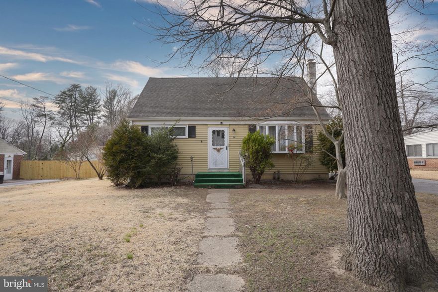 Cape Cod in the desirable Hollywood on Severn community of Severna Park, ready for a handy buyer or investor to give this family home a new chapter. 4 bedrooms, 1.5 baths, and a large detached garage that would be perfect for your boat! Residents of Hollywood on Severn enjoy access to a fantastic community beach and brand new pier located on the beautiful Severn River. The community pier provides a perfect place for swimming, fishing, and enjoying stunning waterfront views.