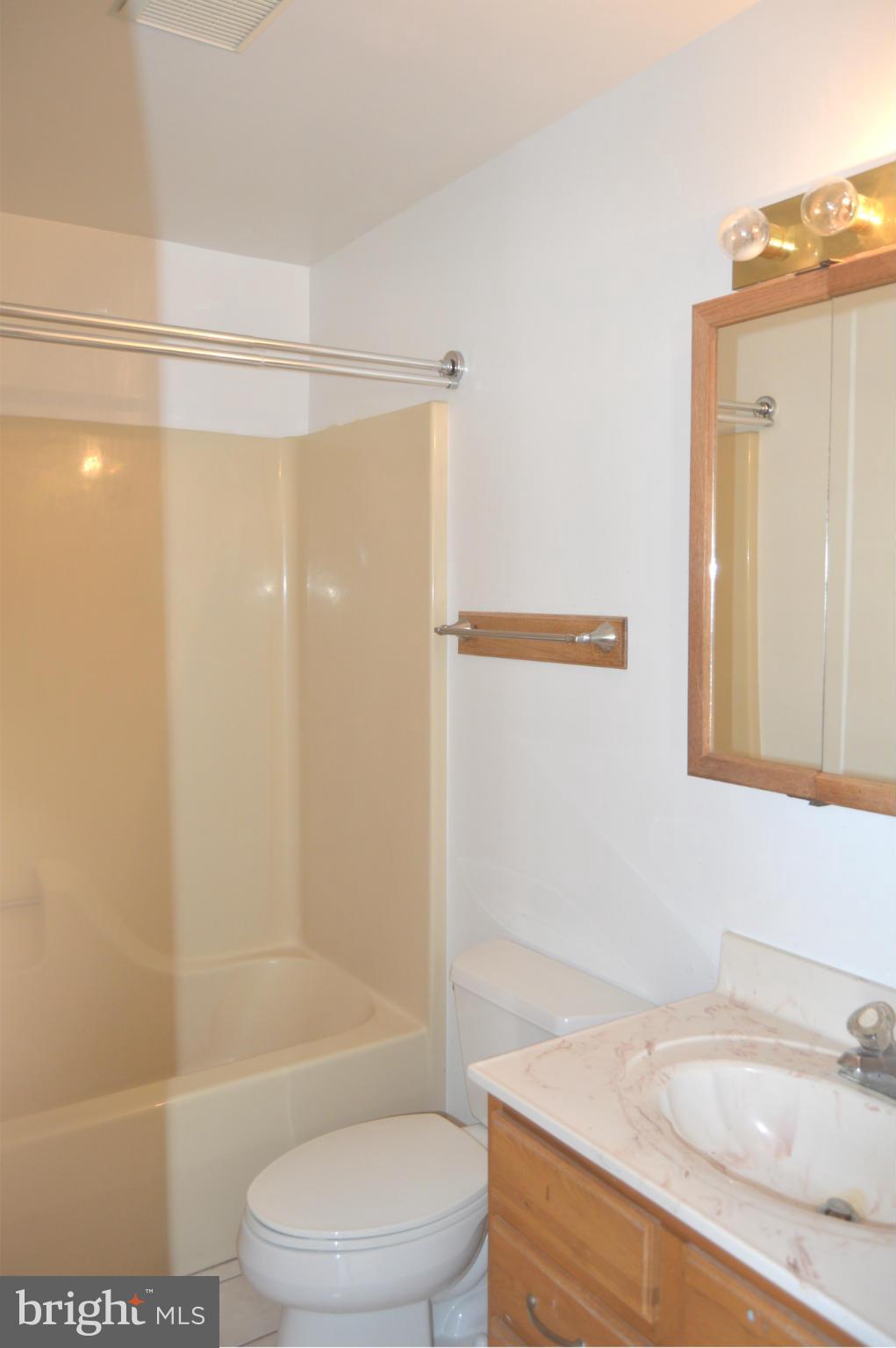 WOODLAND BEACH - Residential Lease