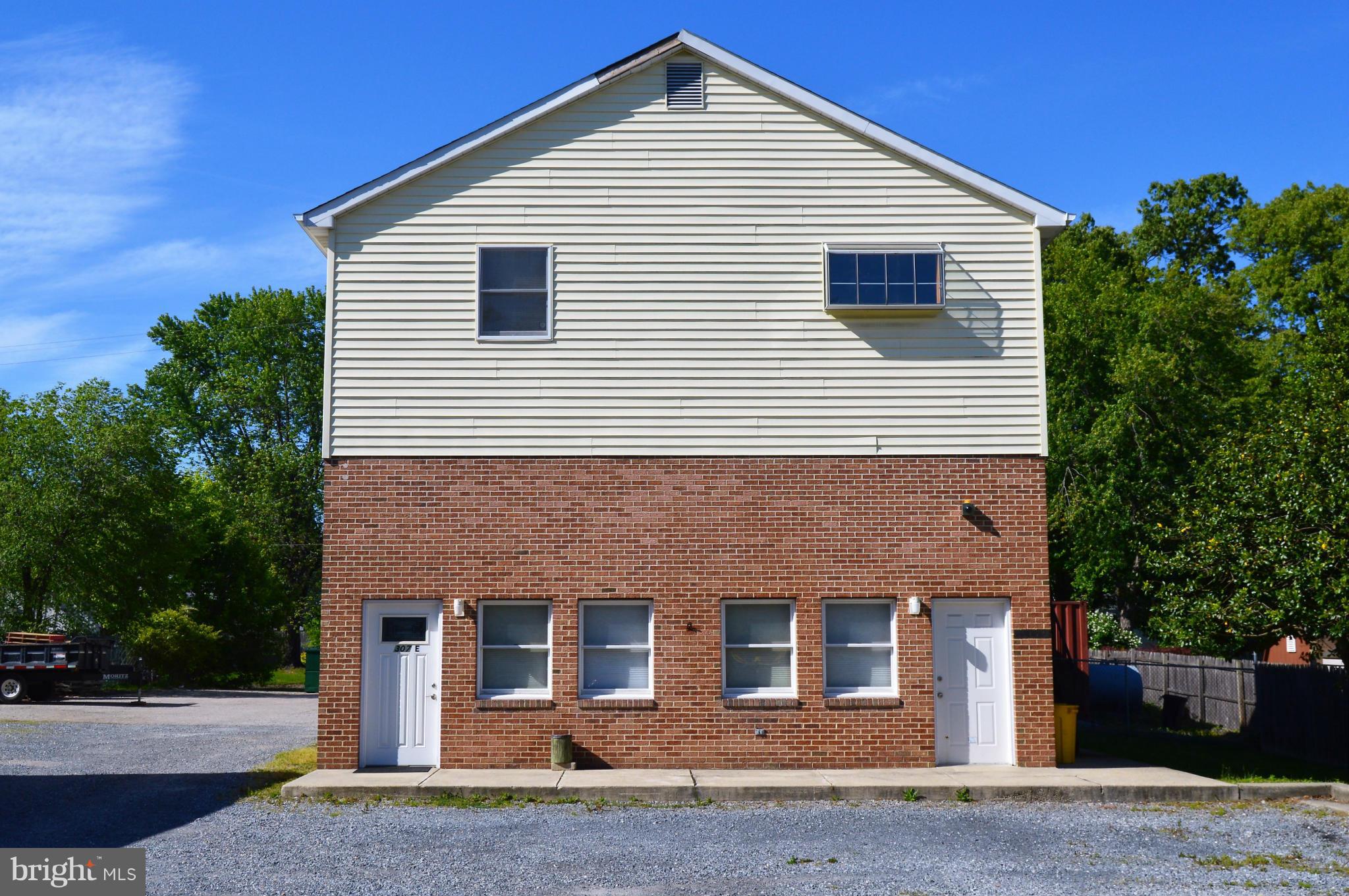 WOODLAND BEACH - Residential Lease