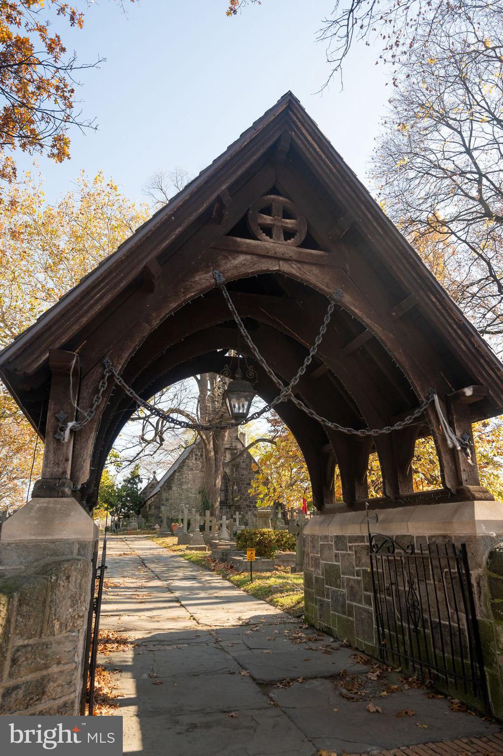 EAST FALLS - Residential