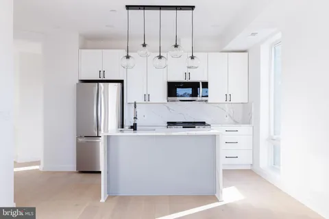 MLS: DCDC2186992