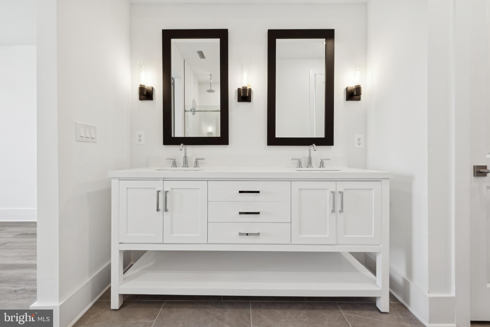 BAY KNOLLS - Residential