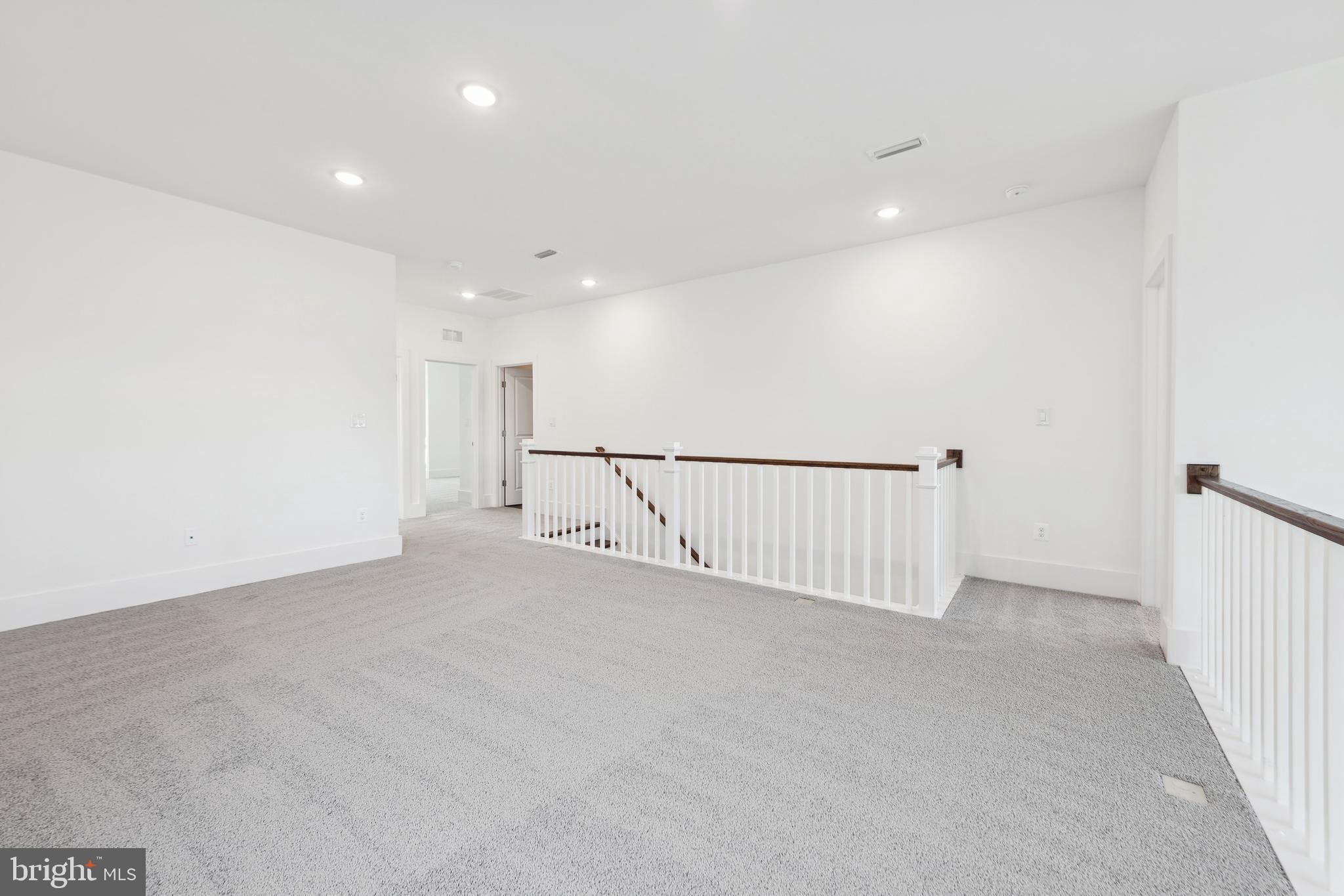 BAY KNOLLS - Residential