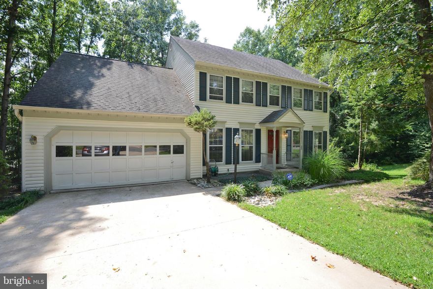 "BACK ON THE MARKET" Kitchen completely updated, boasting a Lg Bright Kitchen w/full windows overlooking treed backyard--Walk out from brkfast rm onto a Custom Deck--You can't help but ENJOY living in this TERRIFIC, GORGEOUS 6 BR, 3.5 BA, 3 Lvl Colonial--Almost like living in the country--Master BR suite w/sitting rm, ceramic baths w/skylights--Lower lvl completely finished, on a Cul-De-Sac.