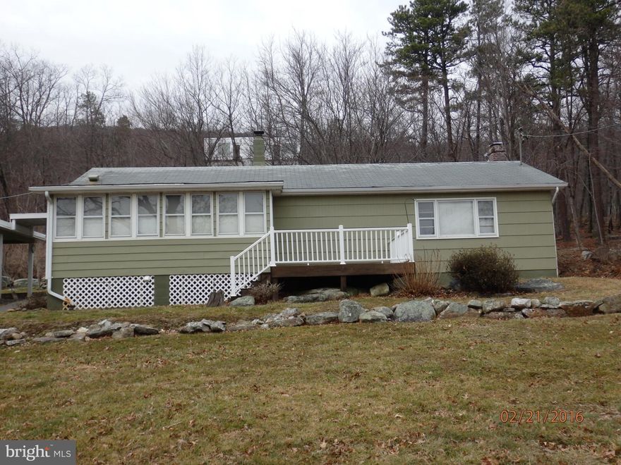 Nice ranch style home on crawl in Wilde Acres almost 1 acre of land. Enjoy the front porch for your evening rest. Stainless Steel appliances, Gas fireplace for cold days. Approx. 20 minutes from Winchester, schools & shopping. Plenty of storage in outside sheds.