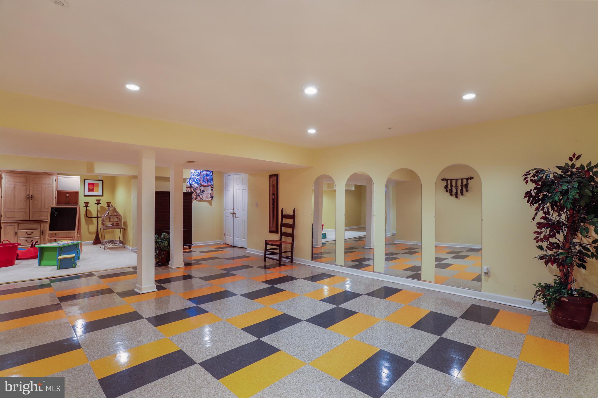 SPRINGFIELD MANOR - Residential