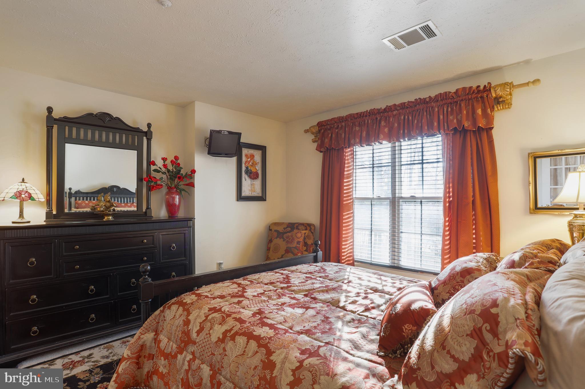 SPRINGFIELD MANOR - Residential