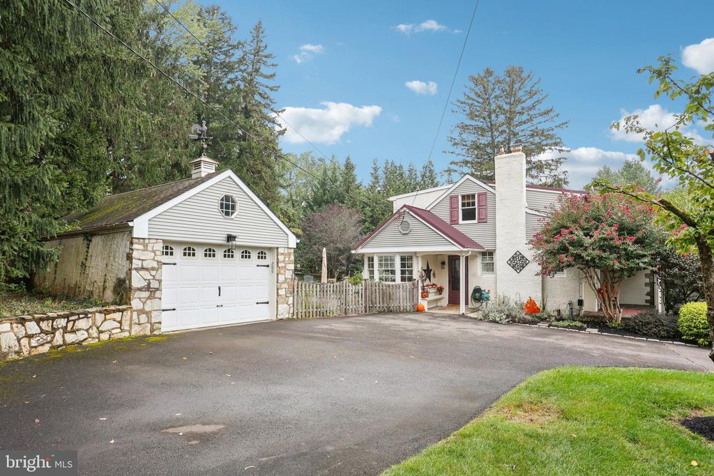 Photo of 902 Manor Lane, SOUTHAMPTON, PA 18966 (MLS # PABU2105452)