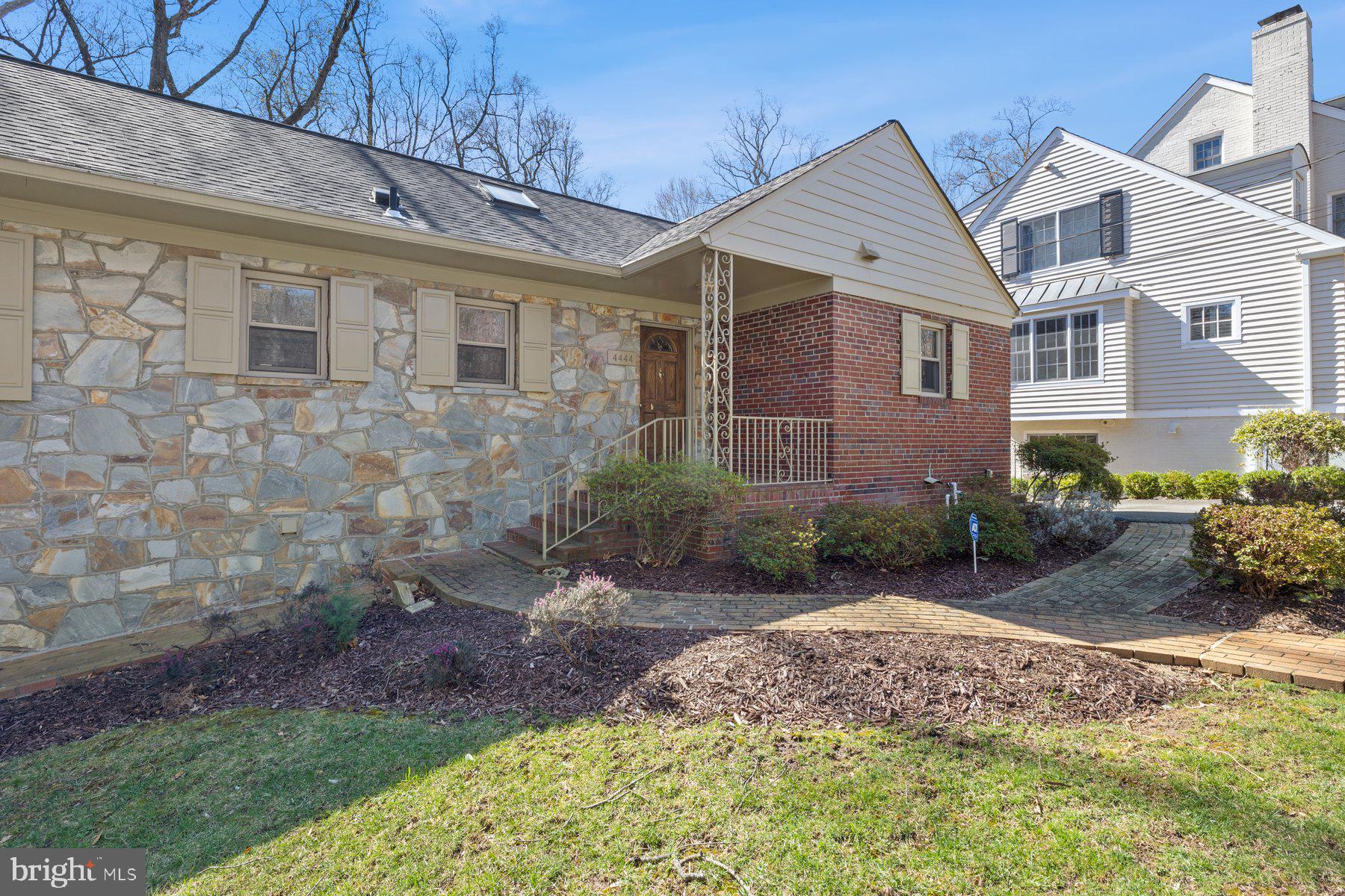 COUNTRY CLUB GROVE - Residential