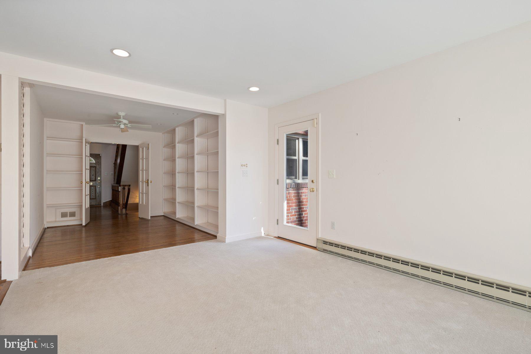 COUNTRY CLUB GROVE - Residential