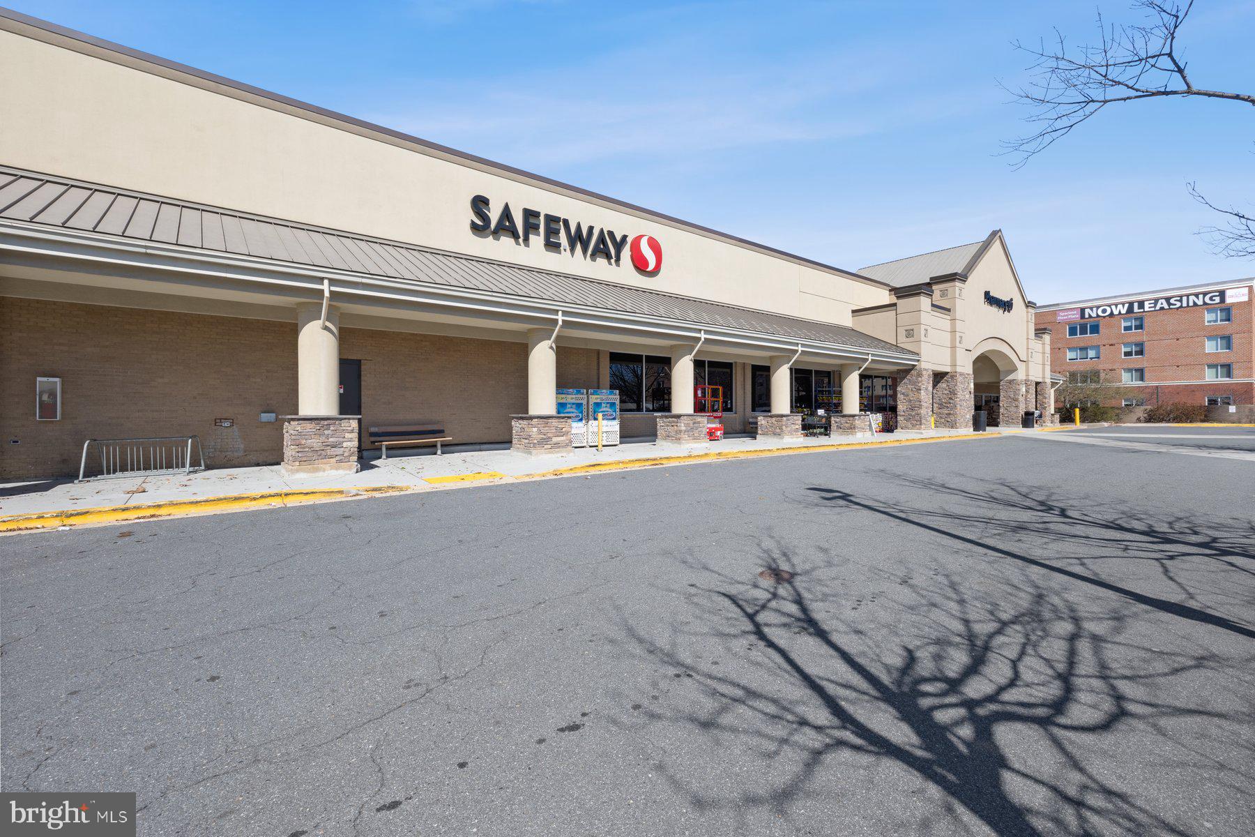 COUNTRY CLUB GROVE - Residential