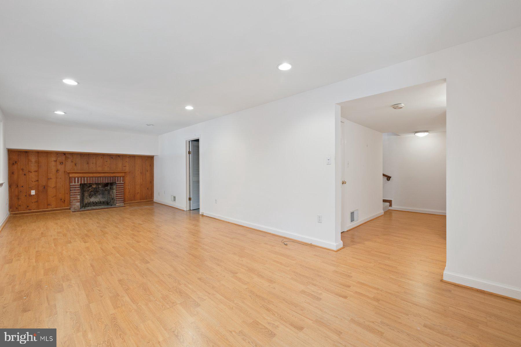 COUNTRY CLUB GROVE - Residential