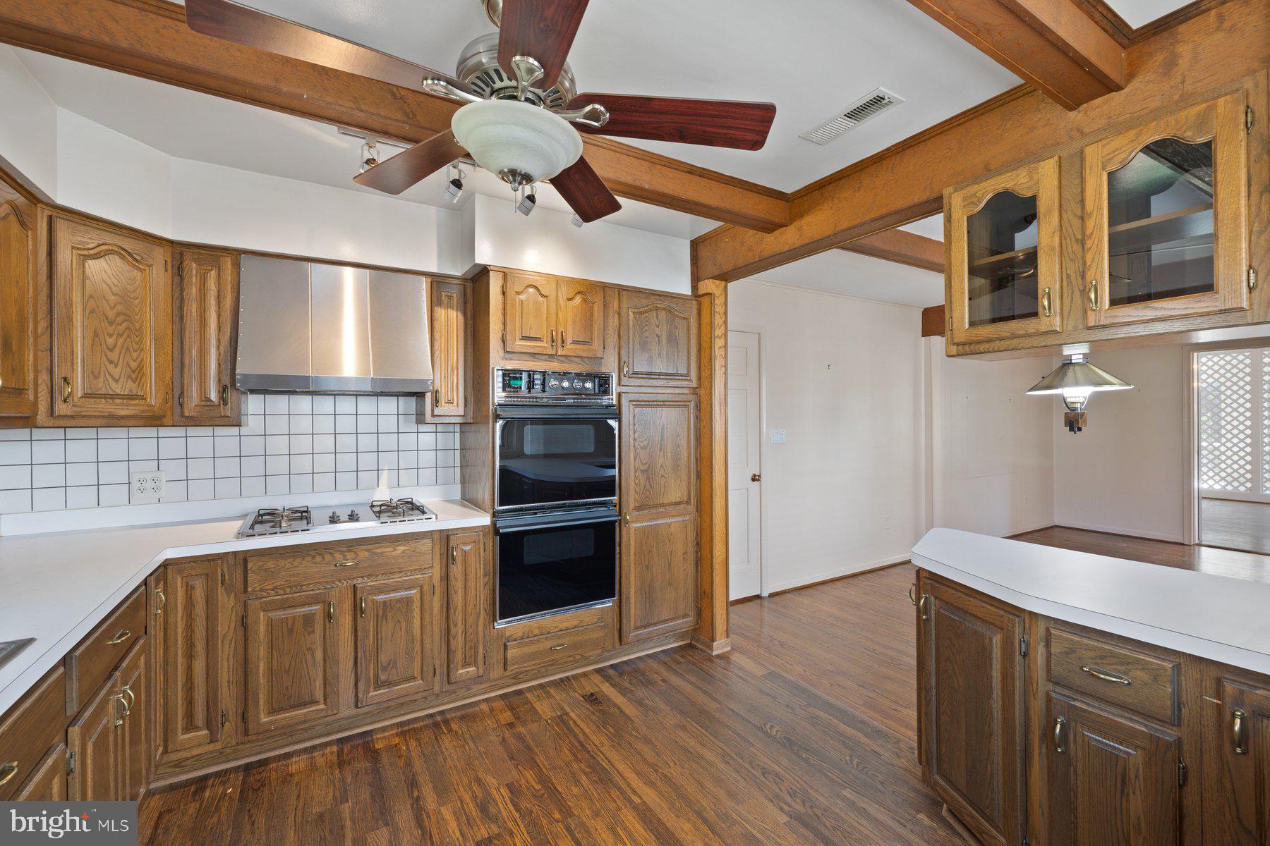 COUNTRY CLUB GROVE - Residential