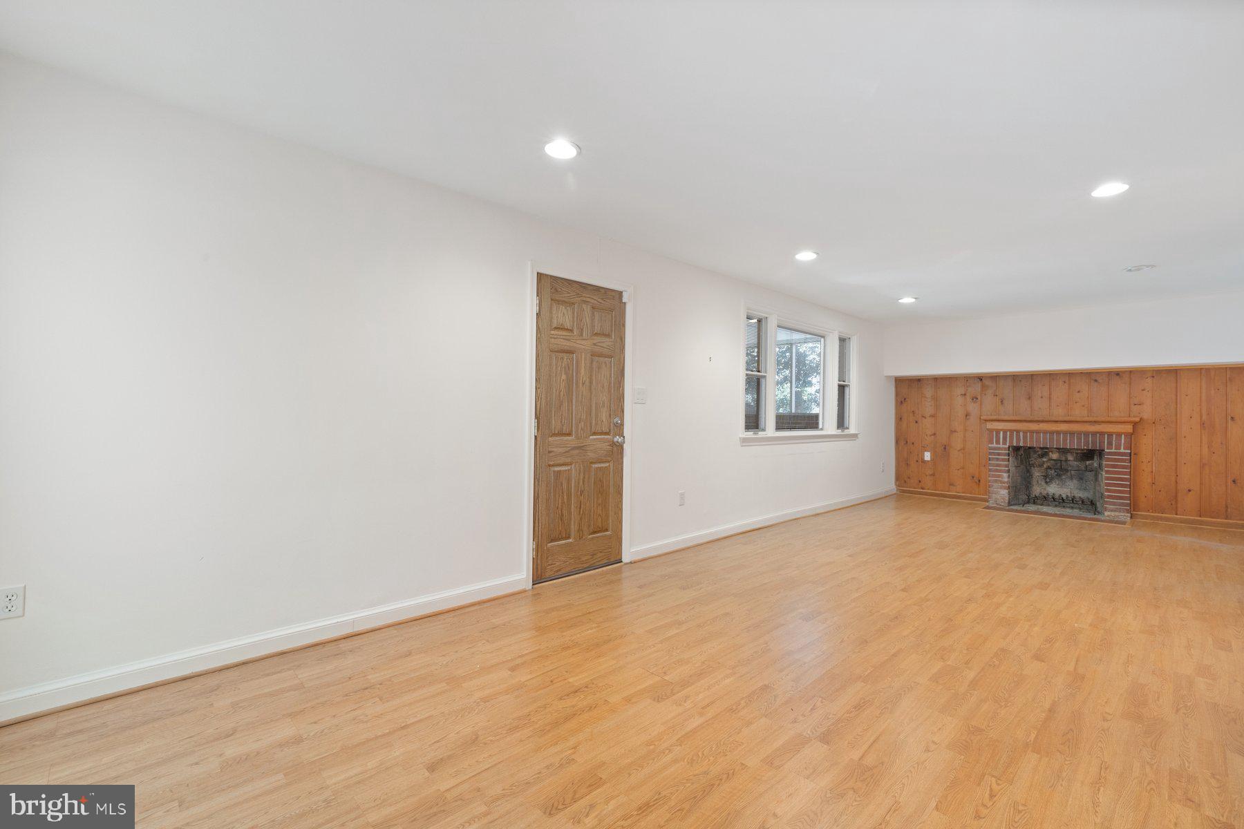 COUNTRY CLUB GROVE - Residential