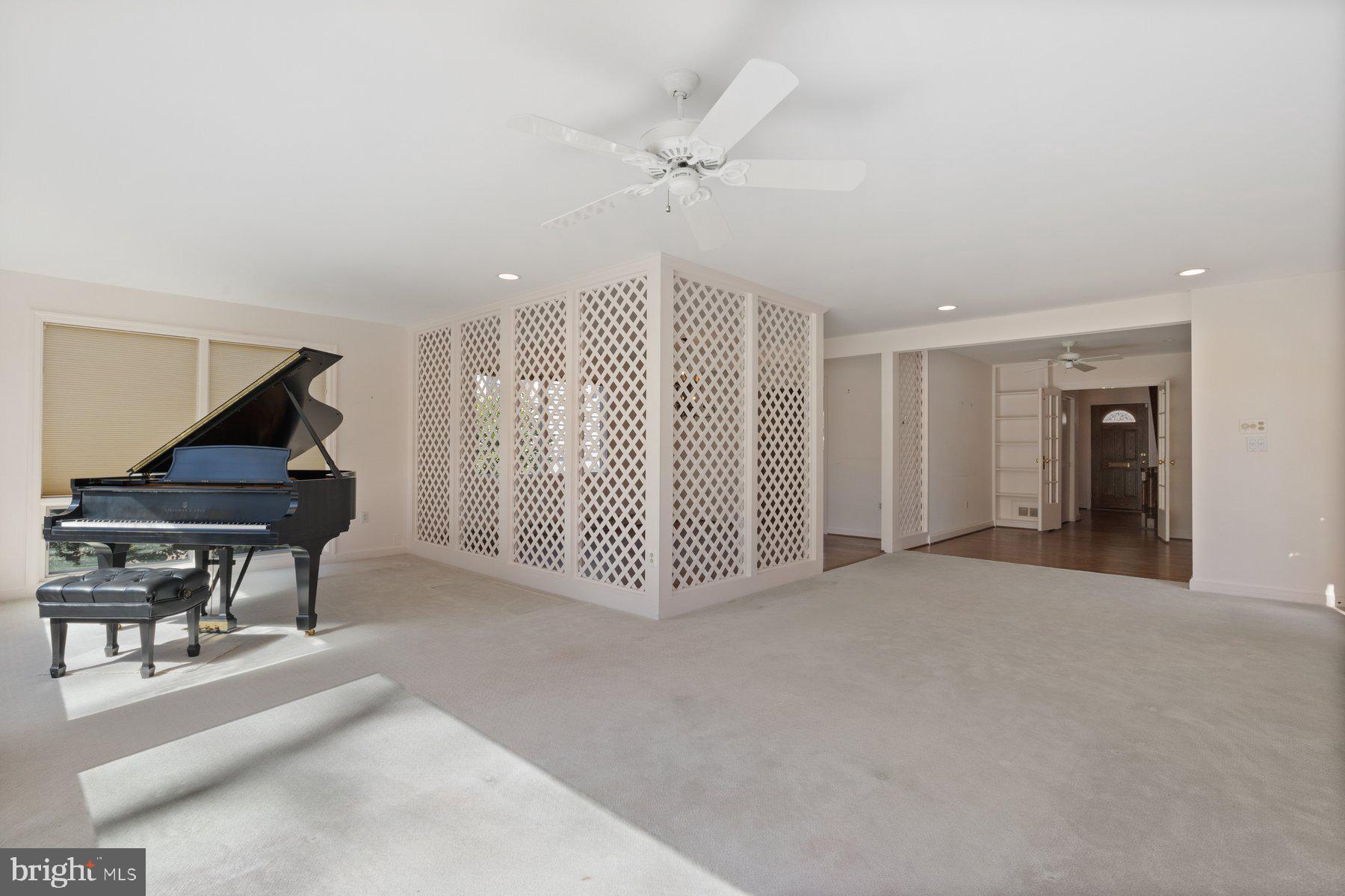 COUNTRY CLUB GROVE - Residential