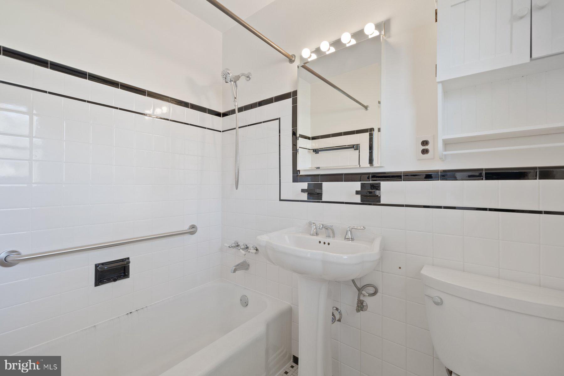 COUNTRY CLUB GROVE - Residential