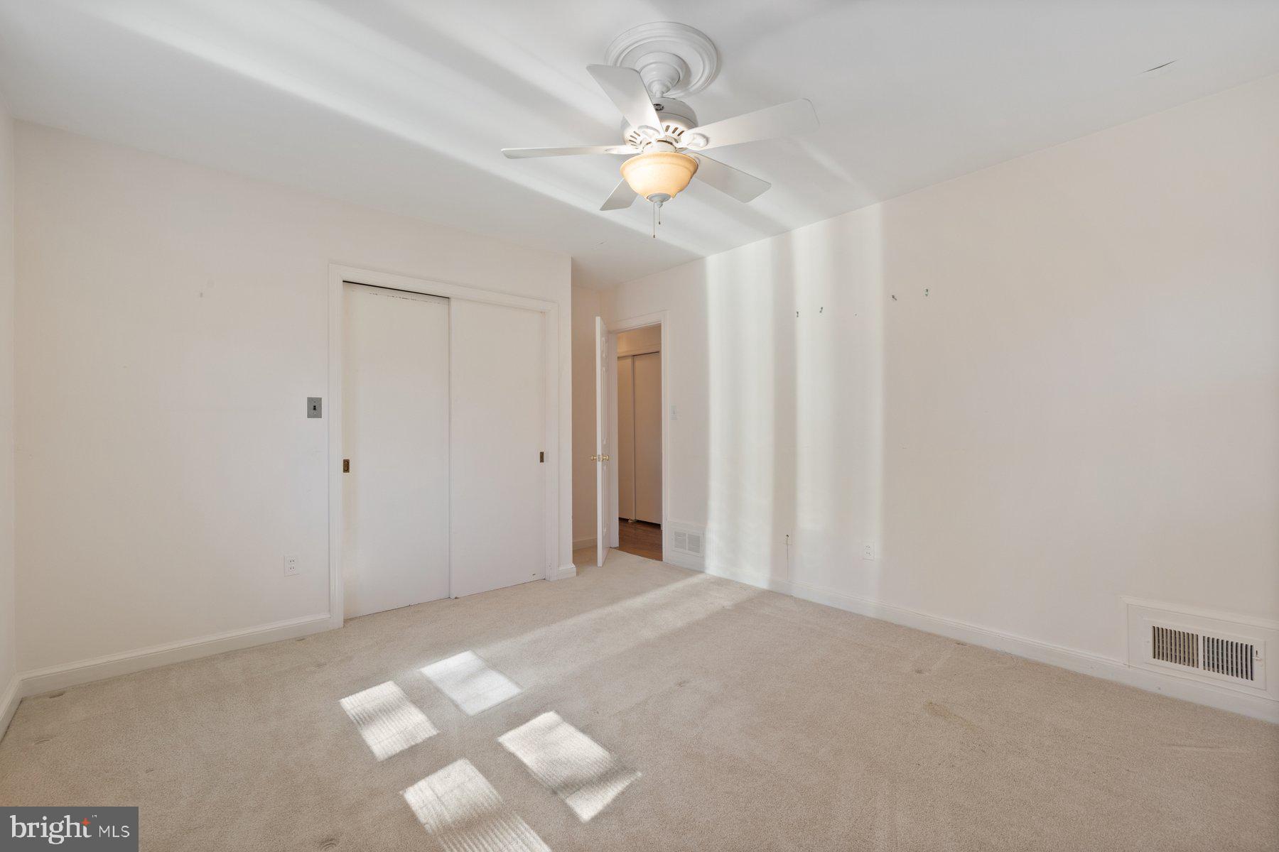 COUNTRY CLUB GROVE - Residential