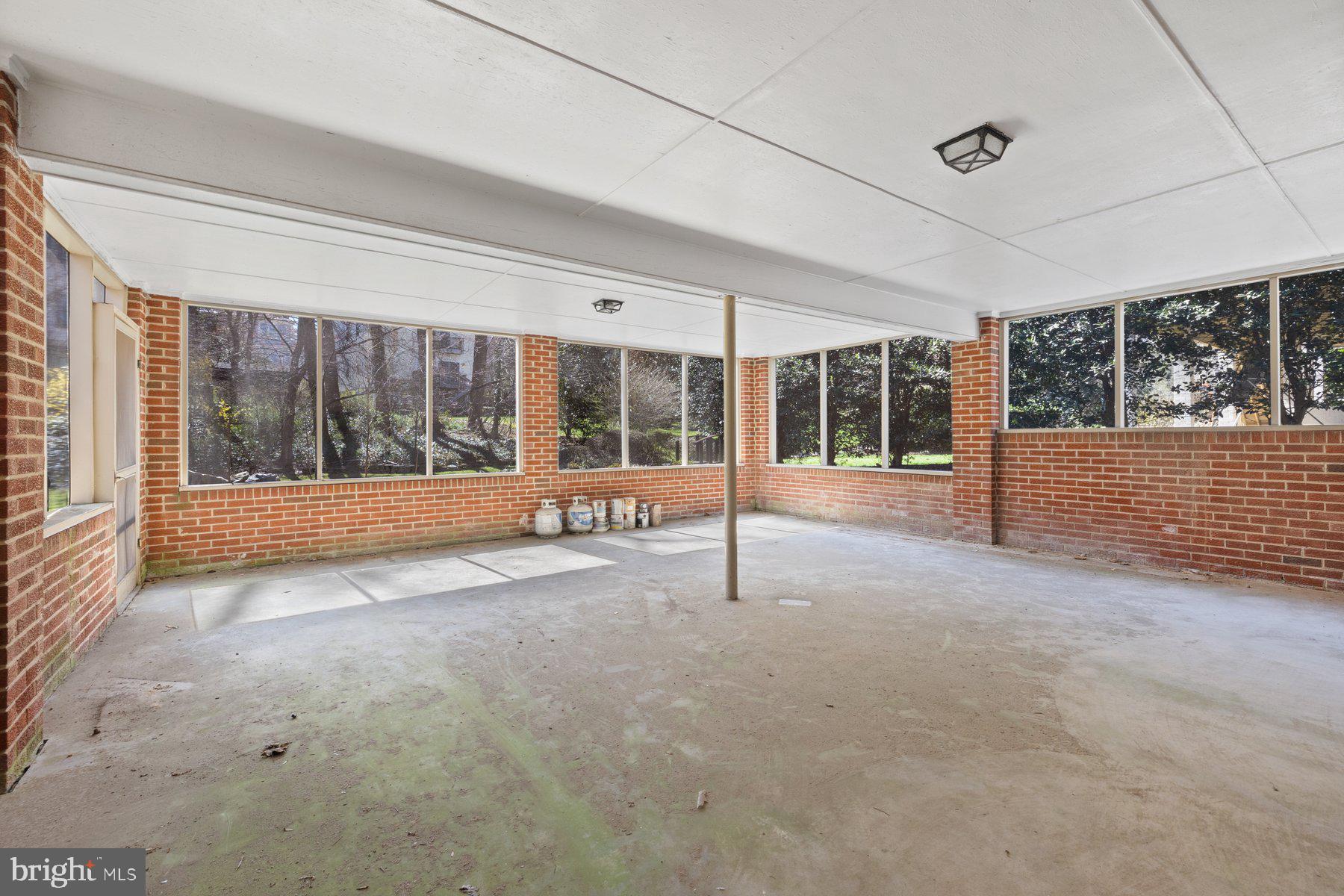 COUNTRY CLUB GROVE - Residential