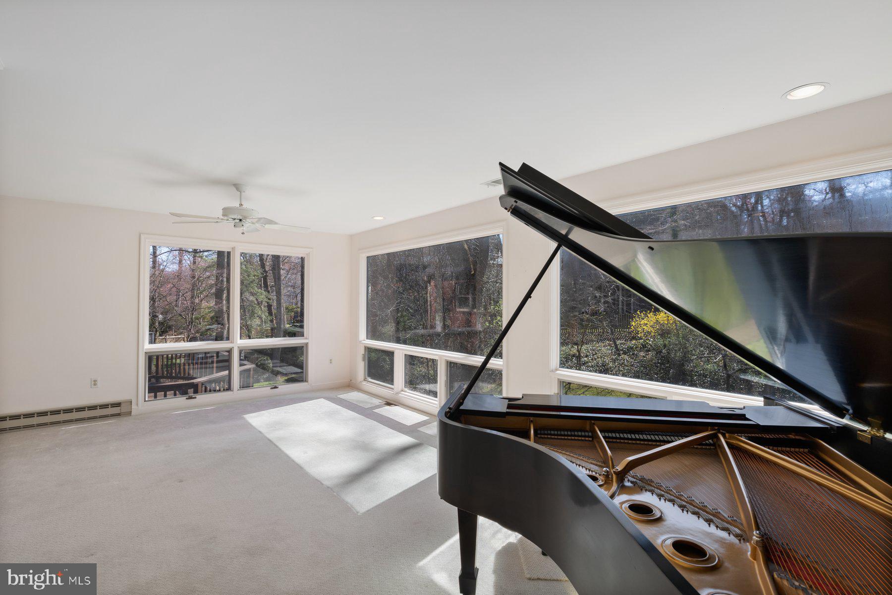 COUNTRY CLUB GROVE - Residential