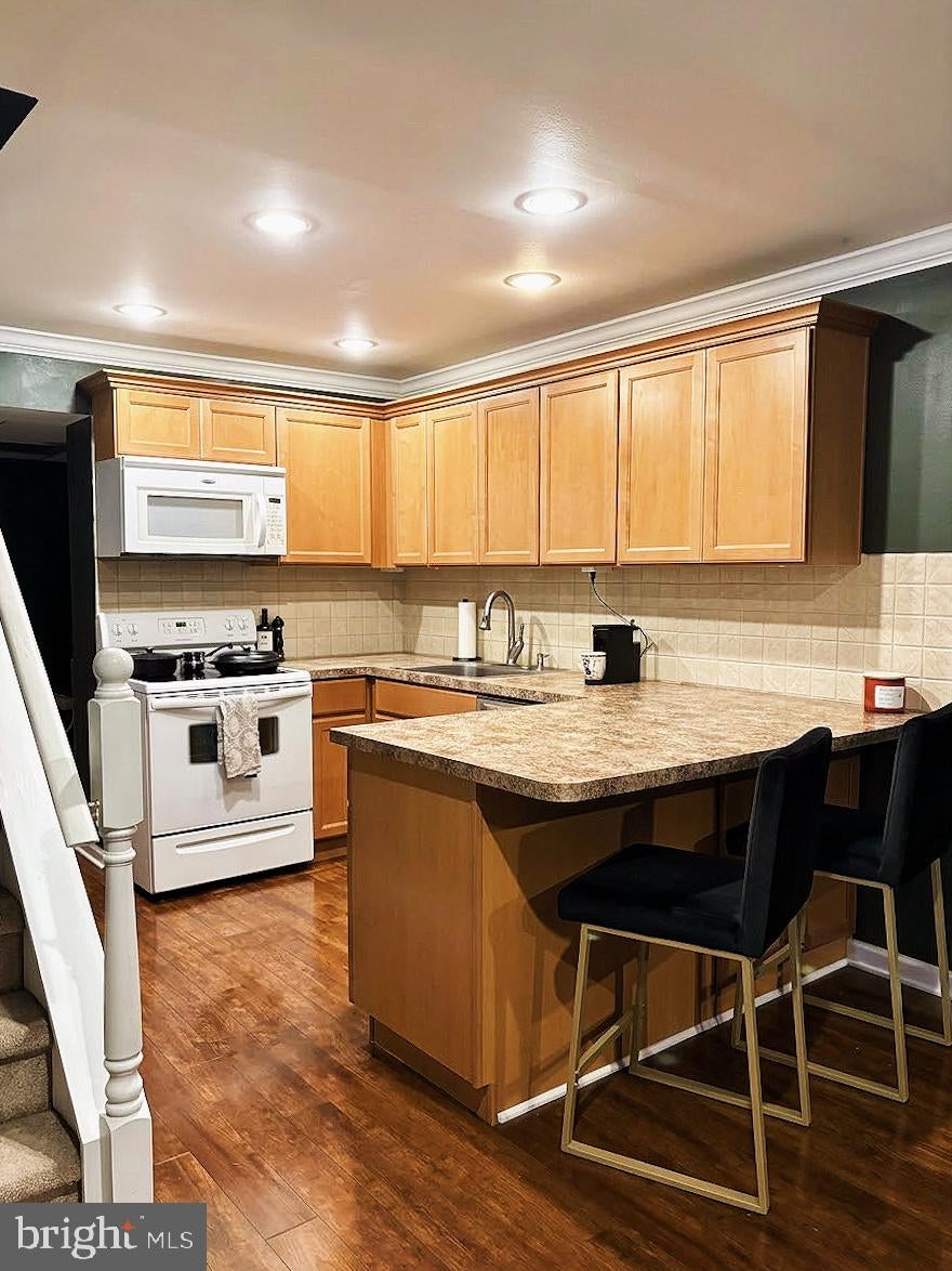 512 SUMMIT HOUSE 512