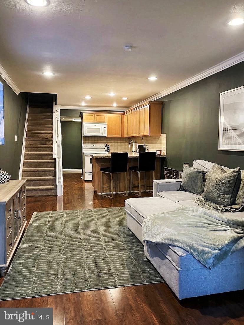 512 SUMMIT HOUSE 512