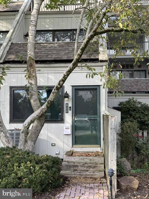 512 SUMMIT HOUSE 512