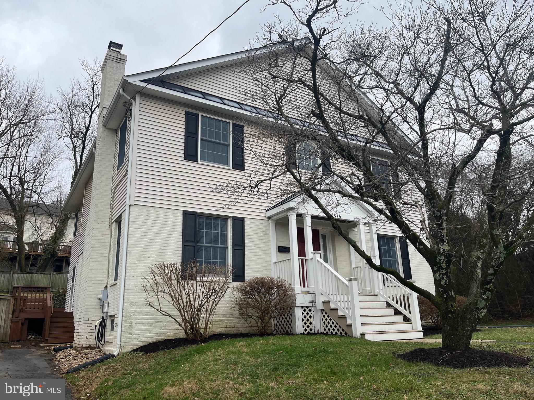 2016 N GREENBRIER STREET