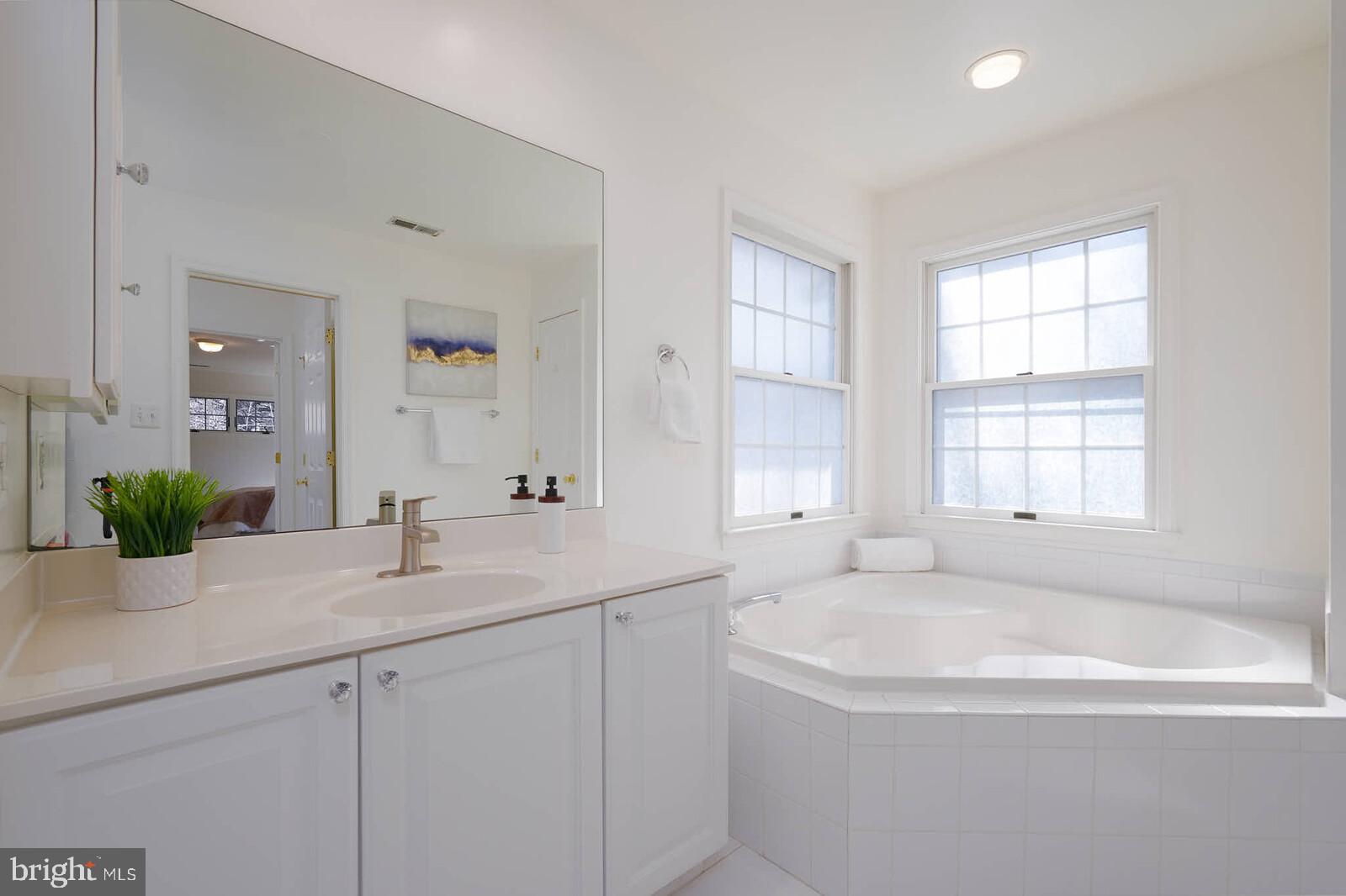 TARA - LEEWAY HEIGHTS - Residential