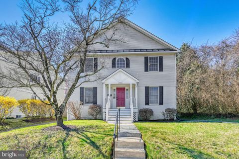 Photo of 2016 N Greenbrier Street, ARLINGTON, VA 22205 (MLS # VAAR2070222)