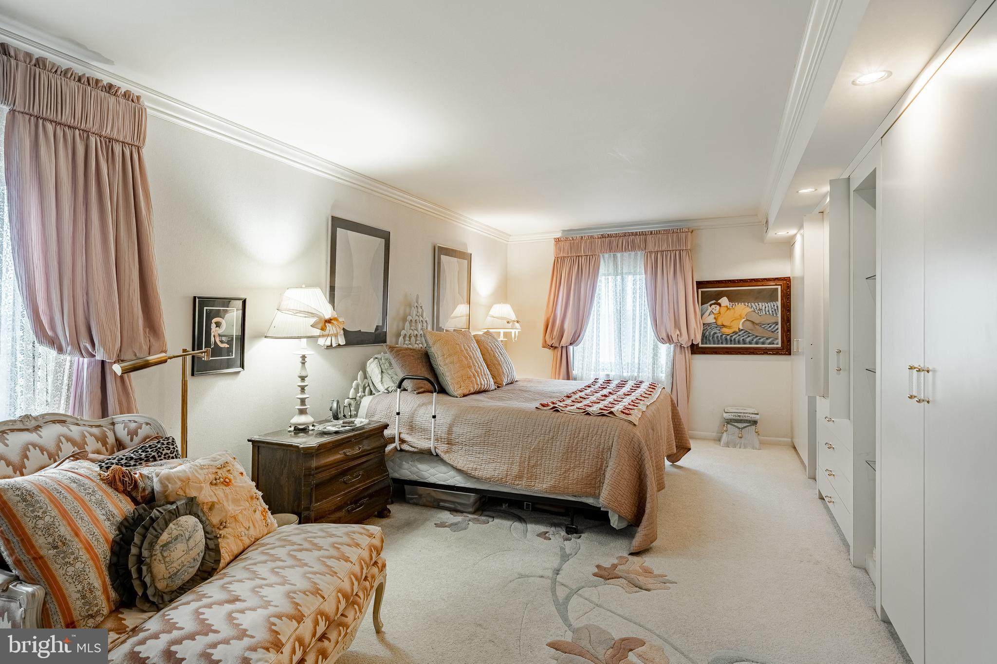 VALLEY FORGE TOWER - Residential