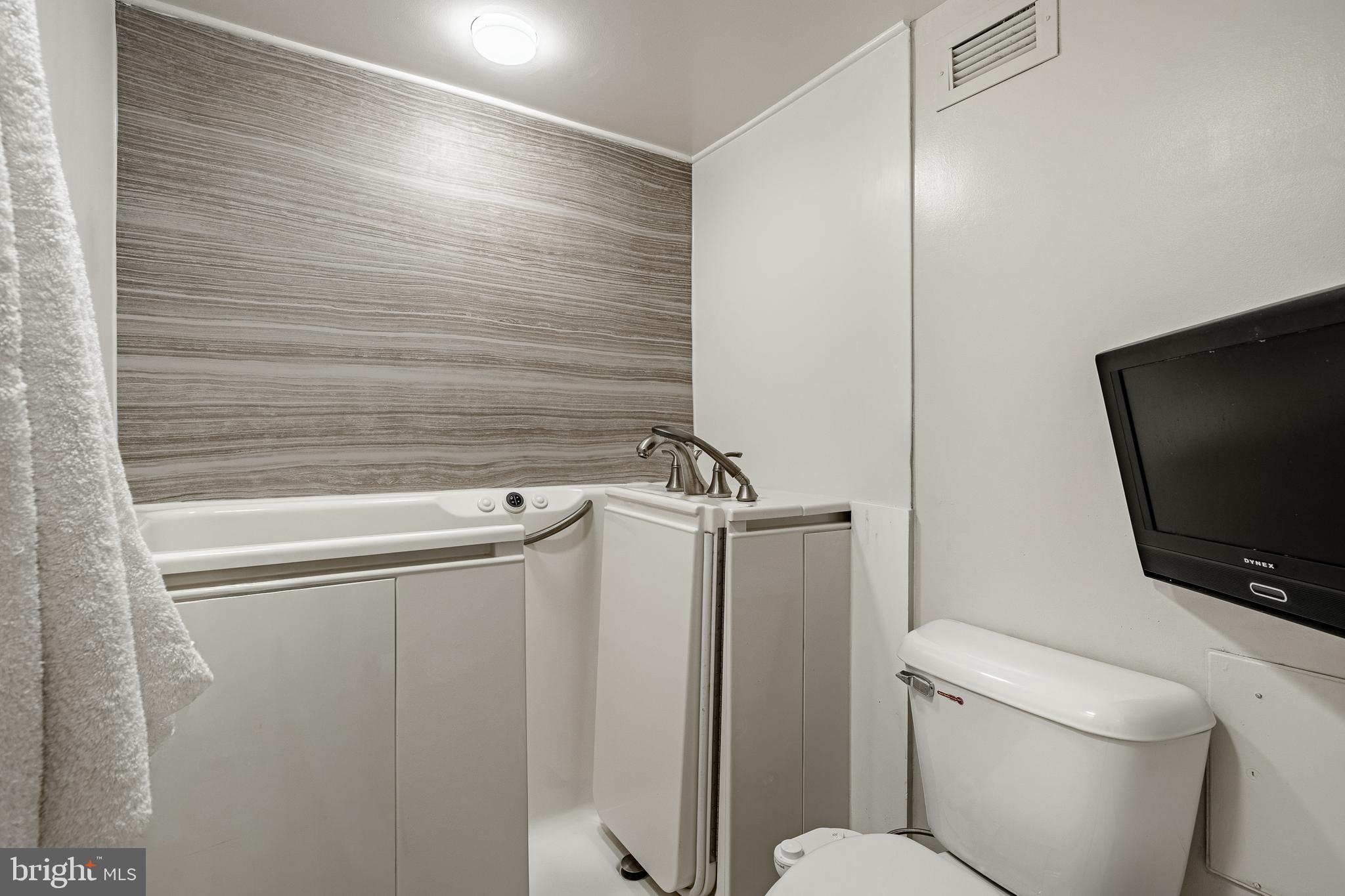 VALLEY FORGE TOWER - Residential