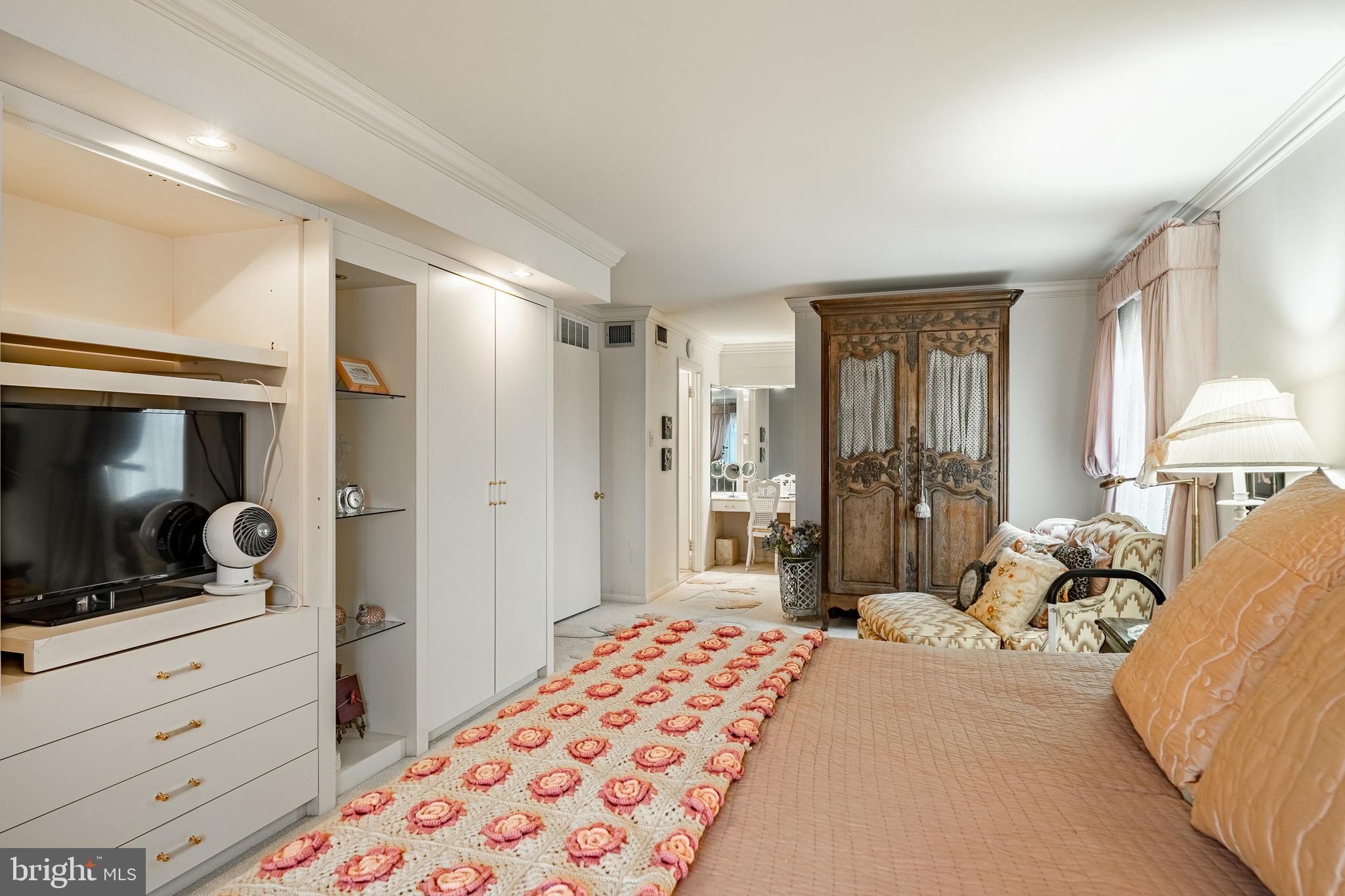 VALLEY FORGE TOWER - Residential