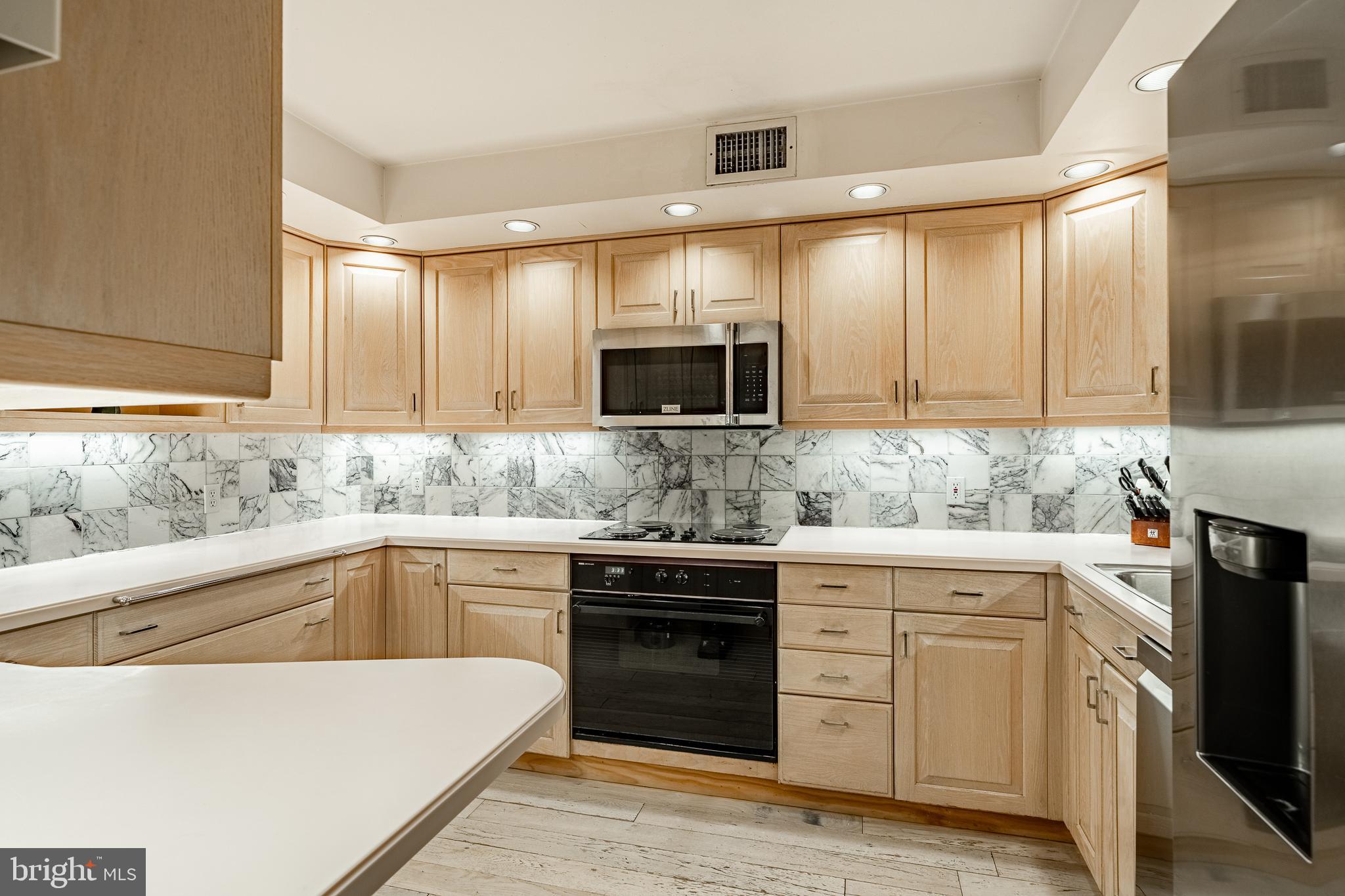 VALLEY FORGE TOWER - Residential