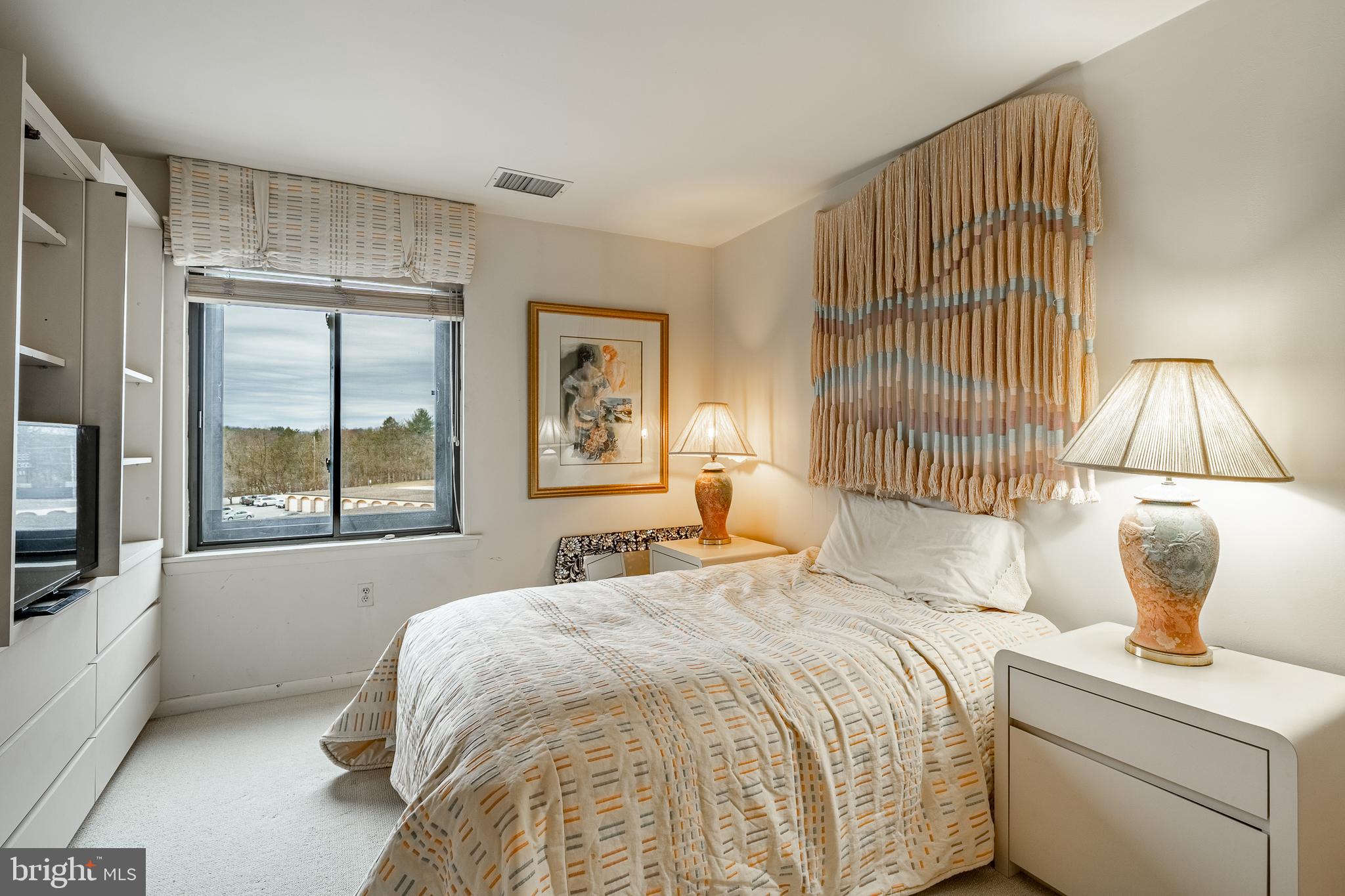 VALLEY FORGE TOWER - Residential